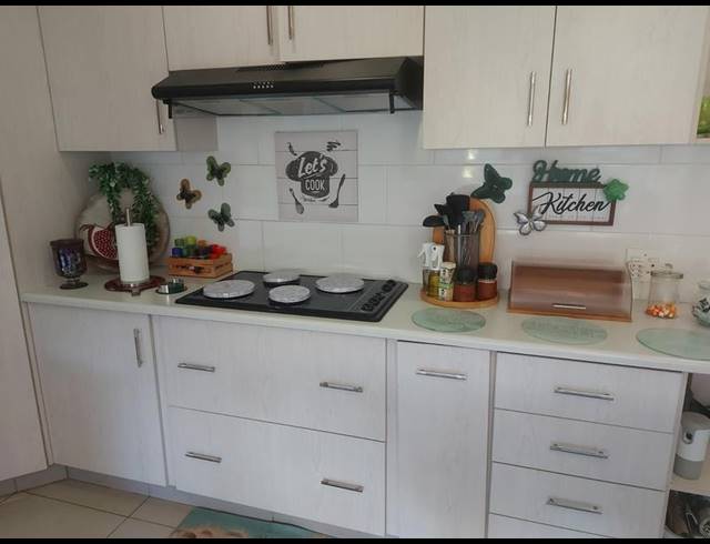 5 BEDROOM HOUSE FOR SALE IN GRANTHAM PARK